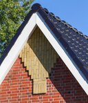 Het typerende siermetselwerk in de nok.
              <br/>
              Marcel Westhoff , 2020-11-07